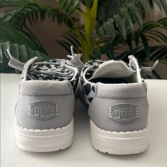 Hey Dude Women’s Wendy Leopard Sparkle Shoes - Picture 4 of 9